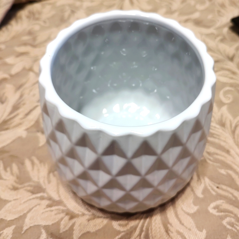 ▪️🦢▪️Modern Minimalist White Ceramic Geometric Prism Planter - Picture 2 of 13